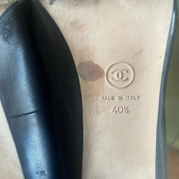 Chanel interlocking logo pumps